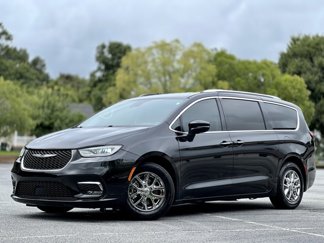 Used 2021 Chrysler Pacifica Touring-L image 1