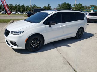 New 2025 Chrysler Pacifica Limited image 1