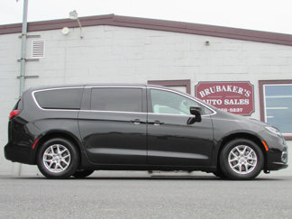 Used 2023 Chrysler Pacifica Touring-L image 1