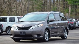 Used 2013 Toyota Sienna LE image 1