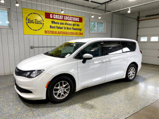 Used 2022 Chrysler Voyager LX image 1