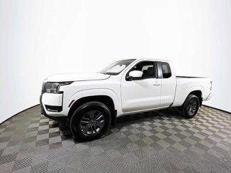 Certified 2025 Nissan Frontier SV image 1