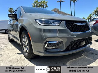 Used 2024 Chrysler Pacifica Select image 1