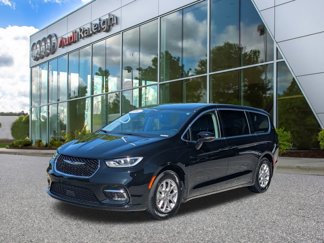 Used 2024 Chrysler Pacifica Touring-L image 1