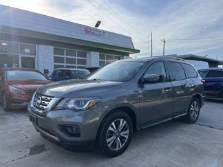 Used 2017 Nissan Pathfinder SL image 1