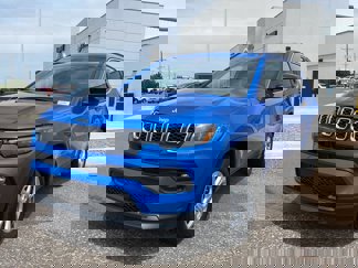 New 2025 Jeep Compass Latitude image 1