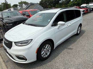 Used 2022 Chrysler Pacifica Touring-L image 1