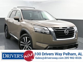 Used 2024 Nissan Pathfinder Platinum image 1