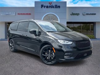 New 2026 Chrysler Pacifica Limited image 1
