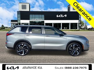 Used 2024 Mitsubishi Outlander SE image 1