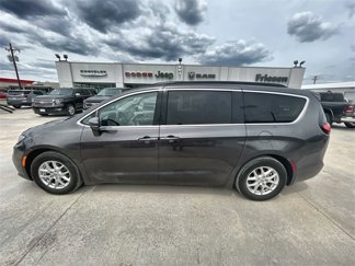 Used 2022 Chrysler Pacifica Touring-L image 1