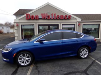 Used 2015 Chrysler 200 Limited w/ Convenience Group image 1