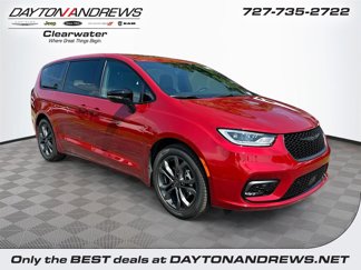 New 2026 Chrysler Pacifica Select image 1