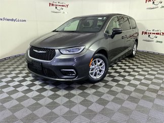 Used 2023 Chrysler Pacifica Touring-L image 1