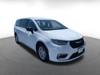 Used 2024 Chrysler Pacifica Touring-L image 1