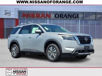 New 2025 Nissan Pathfinder SL image 1