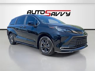 Used 2024 Toyota Sienna XLE Woodland Edition image 1