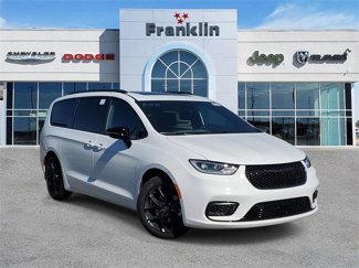 New 2026 Chrysler Pacifica Limited image 1