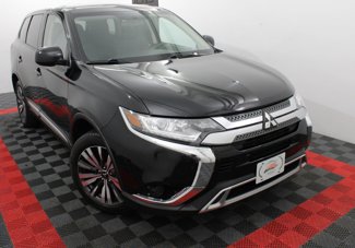 Used 2020 Mitsubishi Outlander ES image 1