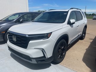 New 2025 Honda Pilot Touring image 1
