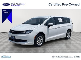 Used 2023 Chrysler Voyager LX image 1