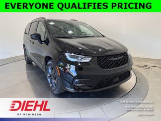 New 2026 Chrysler Pacifica Limited w/ S Appearance Package image 1