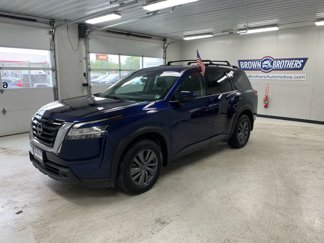 Used 2022 Nissan Pathfinder SV image 1