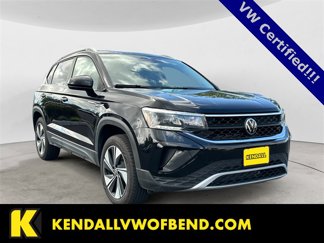 Certified 2024 Volkswagen Taos SE image 1