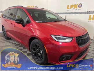 New 2025 Chrysler Pacifica Premium image 1