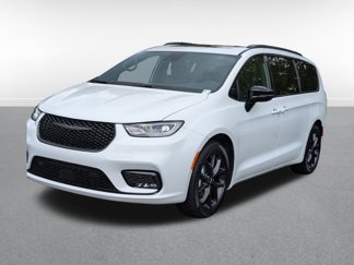 New 2024 Chrysler Pacifica Limited w/ Uconnect Theater Family Group image 1