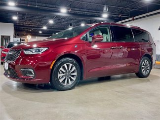 Used 2021 Chrysler Pacifica Touring-L image 1