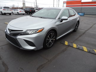 Used 2018 Toyota Camry SE image 1