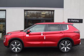 New 2025 Mitsubishi Outlander SE image 1