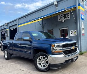 Used 2017 Chevrolet Silverado 1500 LT w/ Trailering Package image 1