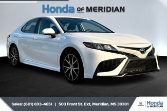 Used 2023 Toyota Camry SE image 1