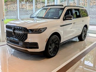 New 2025 Lincoln Navigator Reserve w/ Jet Appearance Package image 1