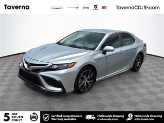 Used 2024 Toyota Camry SE image 1