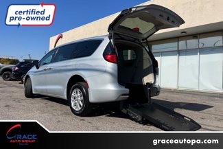 Used 2023 Chrysler Voyager LX image 1