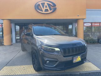 Used 2023 Jeep Cherokee Altitude Lux image 1