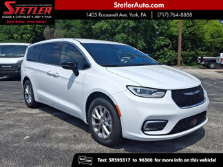 New 2025 Chrysler Pacifica Select image 1