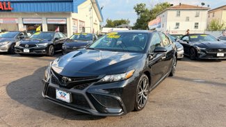 Used 2023 Toyota Camry SE image 1