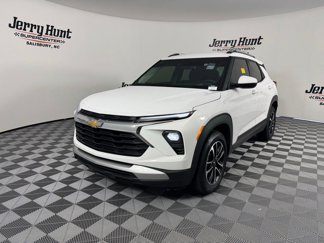Used 2025 Chevrolet TrailBlazer LT w/ Convenience Package image 1