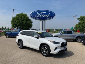 Used 2023 Toyota Highlander XLE image 1
