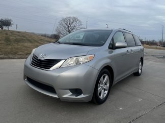 Used 2013 Toyota Sienna LE image 1