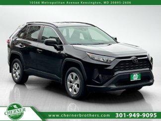 Used 2021 Toyota RAV4 LE image 1