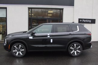 New 2025 Mitsubishi Outlander SE image 1