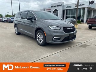 New 2025 Chrysler Pacifica Select w/ Uconnect Theater Family Group image 1