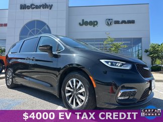 Used 2023 Chrysler Pacifica Touring-L image 1