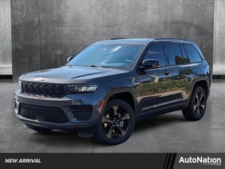 Used 2023 Jeep Grand Cherokee Altitude image 1