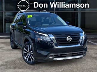 New 2025 Nissan Pathfinder Platinum image 1